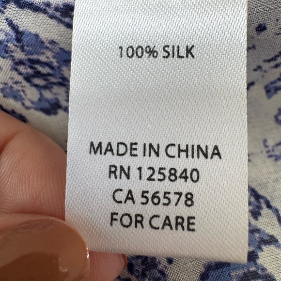 Intermix Yasmin Abstract Blue White Silk Button Down Blouse size Small $228 - Picture 7 of 15